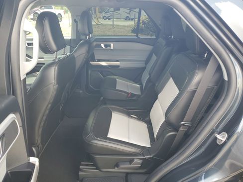 Certified 2022 Ford Explorer XLT w/ Equipment Group 202A RWD image 11