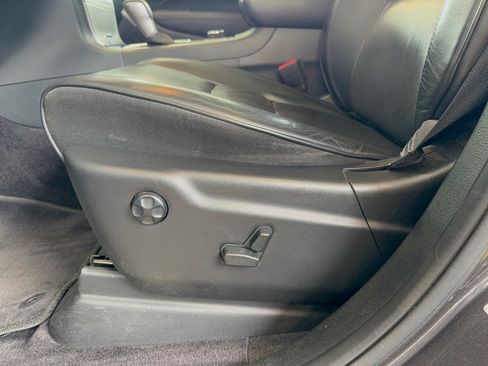 Used 2018 Jeep Grand Cherokee Overland AWD/4WD image 16