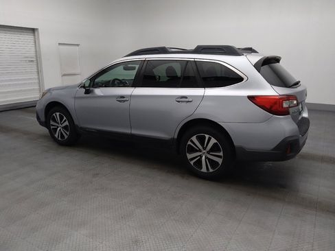 Used 2018 Subaru Outback 2.5i Limited AWD/4WD image 3