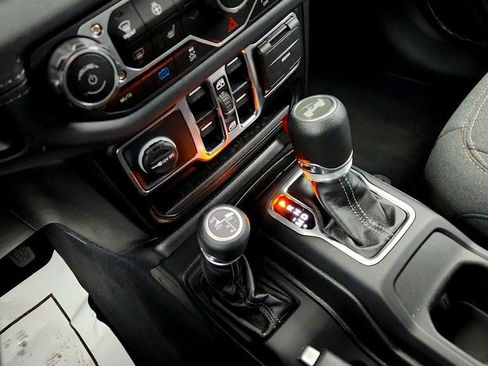 Used 2025 Jeep Wrangler Unlimited Sahara w/ Safety Group AWD/4WD image 15