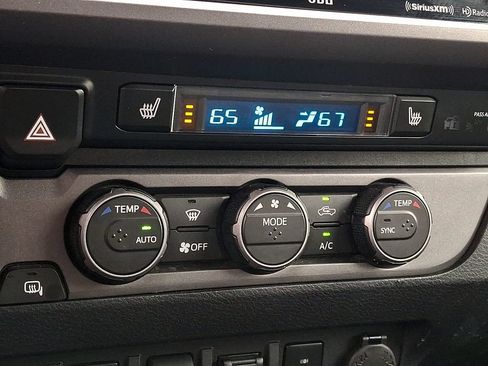 Used 2022 Toyota Tacoma TRD Off-Road w/ TRD Premium Off Road Package AWD/4WD image 19