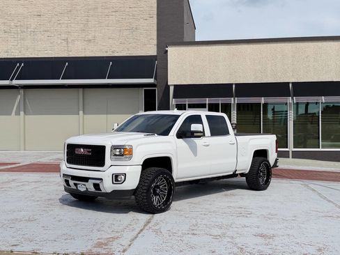 Used 2016 GMC Sierra 2500 Denali w/ Duramax Plus Package AWD/4WD image 1