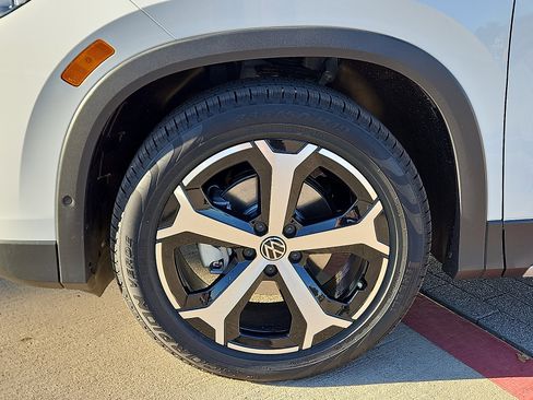 New 2026 Volkswagen Tiguan SE FWD image 6