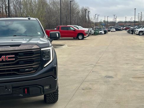 Used 2022 GMC Sierra 1500 AT4X image 3