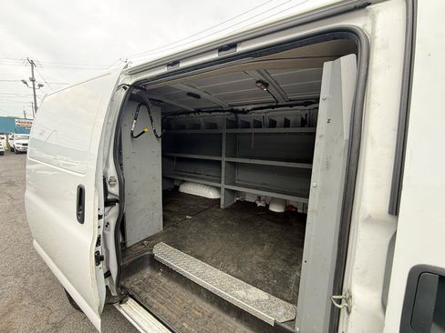 Used 2020 Chevrolet Express 3500 w/ Driver Convenience Package RWD image 8