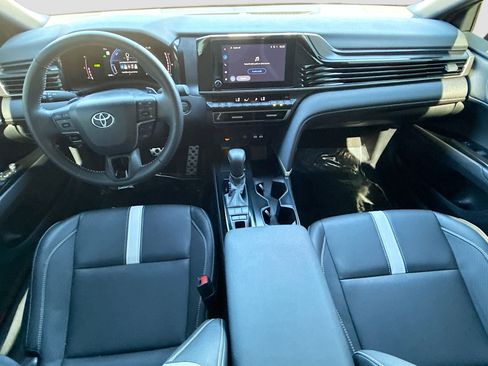 Used 2025 Toyota Camry SE image 15