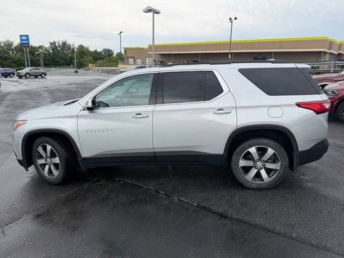 Used 2019 Chevrolet Traverse LT w/ LT Premium Package AWD/4WD image 7