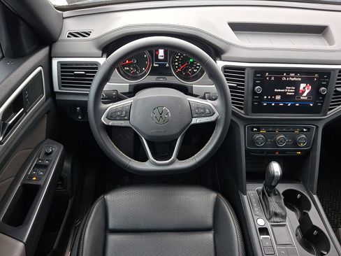 Used 2021 Volkswagen Atlas Cross Sport SE w/ Panoramic Sunroof Package image 12