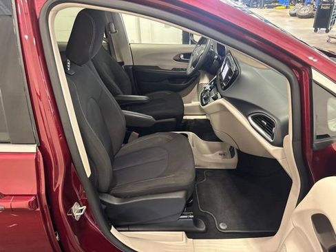 Used 2023 Chrysler Voyager LX FWD image 38