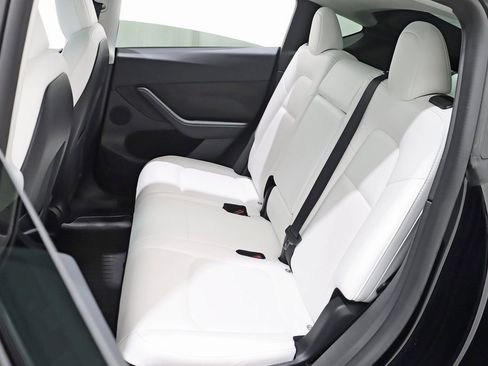 Used 2022 Tesla Model Y Long Range image 28