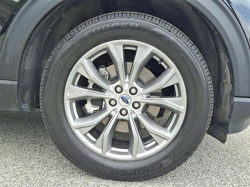 Certified 2022 Ford Explorer XLT w/ Equipment Group 202A AWD/4WD image 27