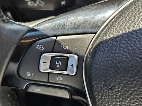 Certified 2020 Volkswagen Tiguan SEL image 25