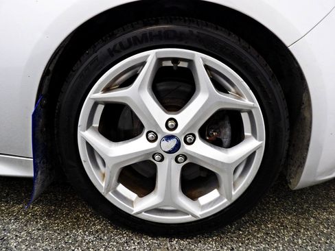 Used 2013 Ford Focus ST FWD image 21