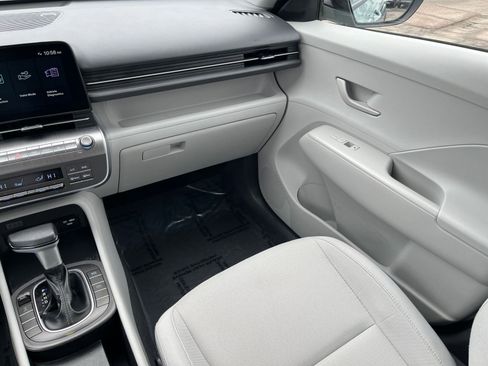 Used 2025 Hyundai Kona SEL image 32