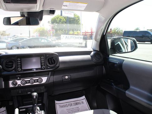 Used 2020 Toyota Tacoma SR AWD/4WD image 28