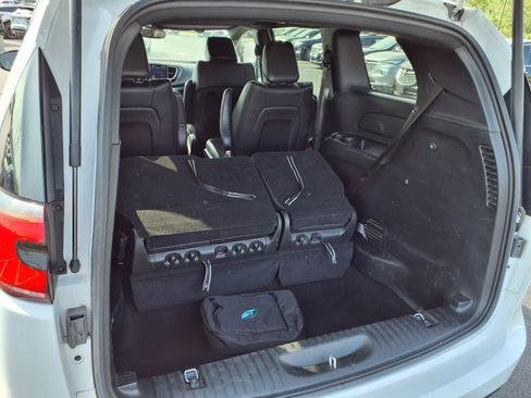 Used 2024 Chrysler Pacifica Limited FWD image 23