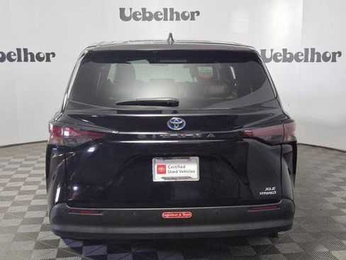Certified 2023 Toyota Sienna XLE image 6
