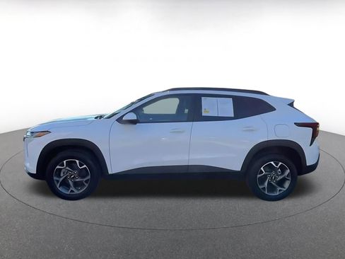 Used 2025 Chevrolet Trax LT image 8