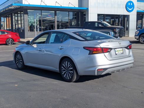 Used 2024 Nissan Altima 2.5 SV FWD image 7