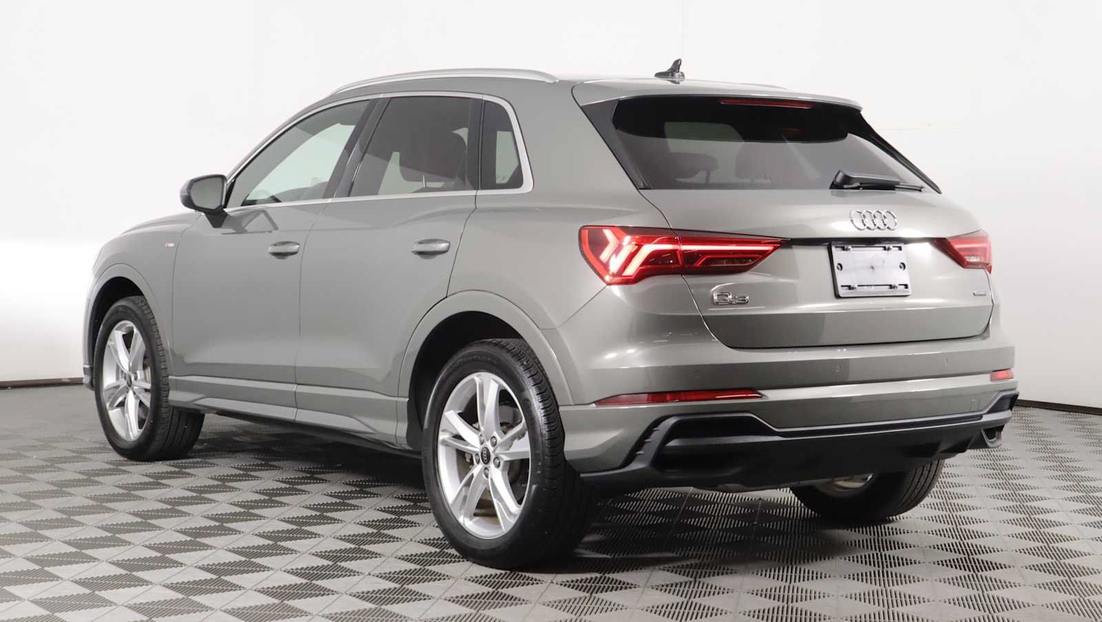 Used 2024 Audi Q3 2.0T Premium Plus AWD/4WD image 3