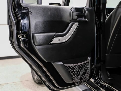 Used 2016 Jeep Wrangler Unlimited Sahara AWD/4WD image 44
