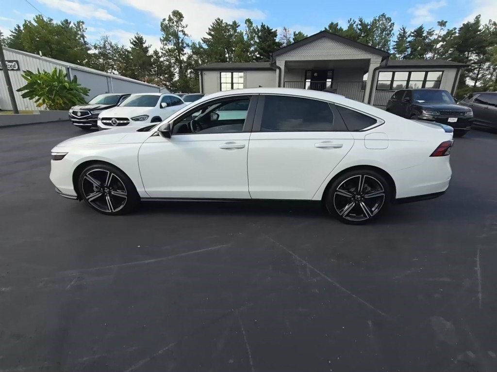 Used 2023 Honda Accord Sport image 3