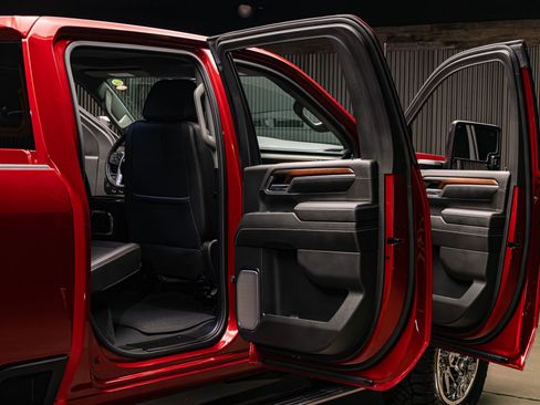 Used 2024 GMC Sierra 2500 Denali w/ Denali Reserve Package image 30