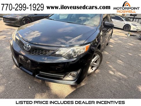 Used 2014 Toyota Camry SE FWD image 1