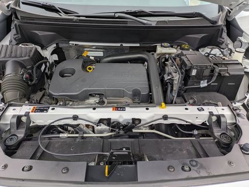 Used 2024 GMC Terrain SLT image 32