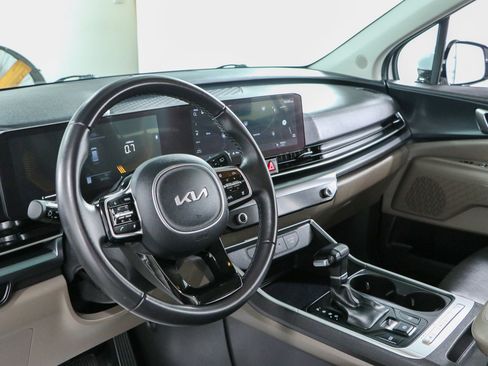 Used 2025 Kia Carnival FWD image 22