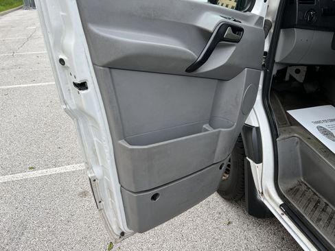 Used 2013 Mercedes-Benz Sprinter 2500 image 34