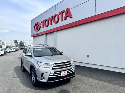 Used 2017 Toyota Highlander XLE w/ Carpet Mat Package