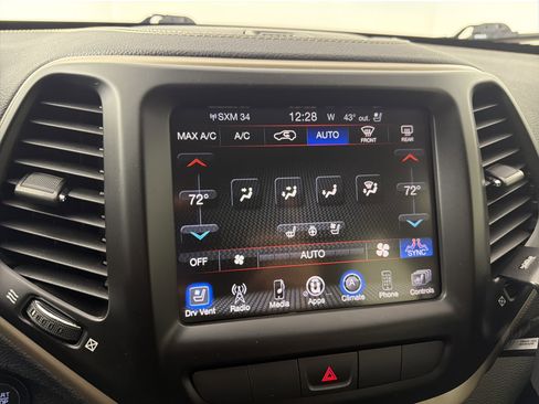 Used 2014 Jeep Cherokee Limited w/ Luxury Group AWD/4WD image 16