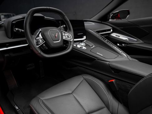 Used 2023 Chevrolet Corvette Stingray Convertible w/ Z51 Performance Package image 2