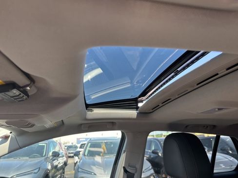 Used 2018 Chevrolet Trax LT w/ Sun & Sound Package FWD image 3