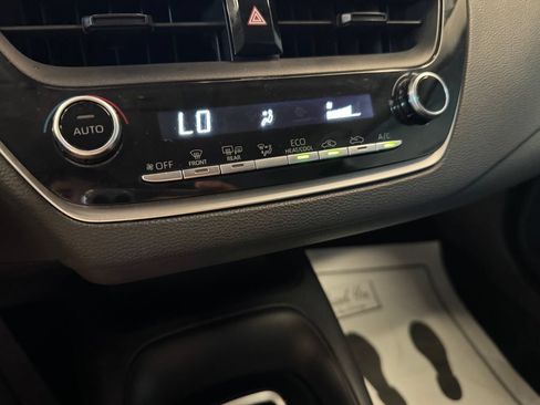 Used 2021 Toyota Corolla LE FWD image 15