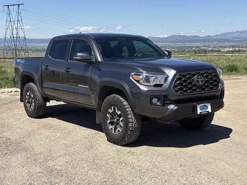 Used 2019 Toyota Tacoma TRD Off-Road AWD/4WD image 11
