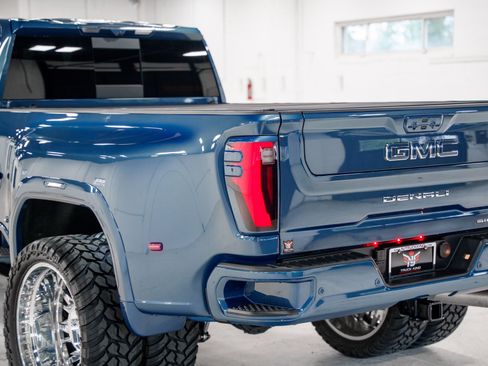 Used 2026 GMC Sierra 3500 Denali w/ Denali Reserve Package AWD/4WD image 28