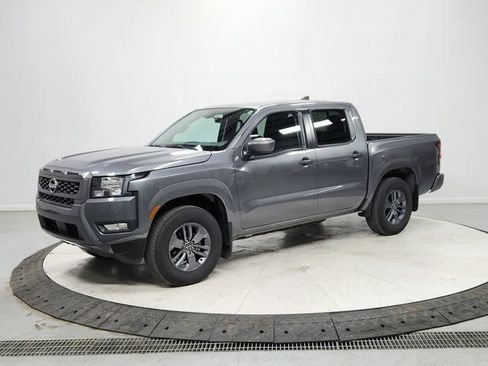 Used 2025 Nissan Frontier SV w/ SV Convenience Package RWD image 3