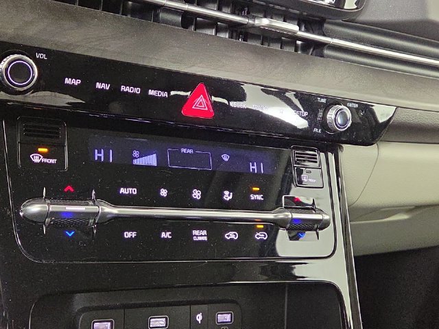 Certified 2024 Kia Carnival EX FWD image 19
