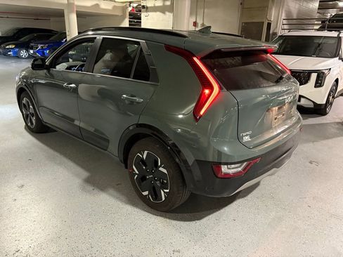 Used 2023 Kia Niro Wave w/ Wave Preserve Package FWD image 5