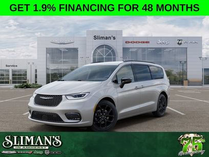 New 2026 Chrysler Pacifica Select w/ S Appearance Package