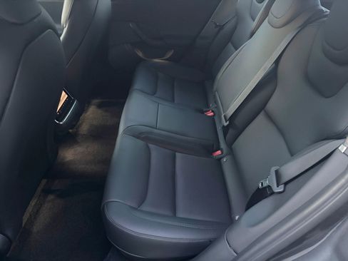 Used 2022 Tesla Model S image 11