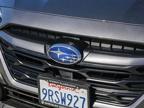 Used 2025 Subaru Outback Premium image 6