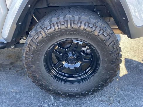 Used 2021 Jeep Gladiator Sport image 11