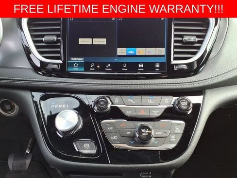 New 2026 Chrysler Pacifica Select FWD image 21