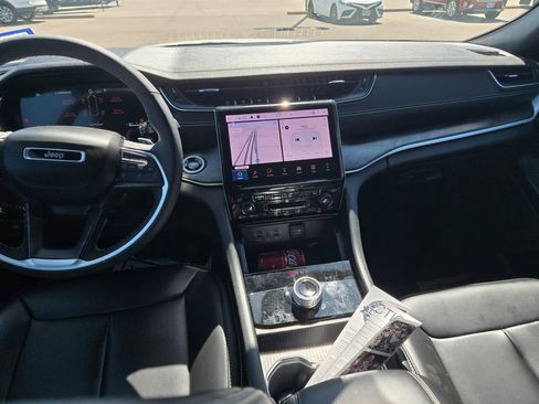 Used 2025 Jeep Grand Cherokee L Limited w/ Black Appearance Package image 3