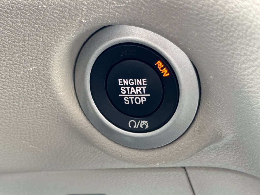 Used 2023 Chrysler Pacifica Touring-L FWD image 28