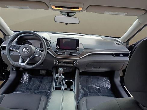 Used 2024 Nissan Altima 2.5 SV image 14