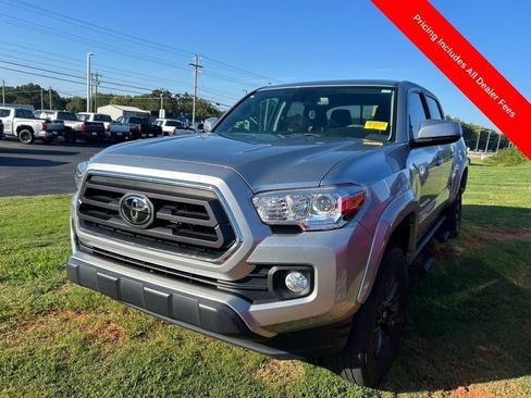 Used 2023 Toyota Tacoma SR5 RWD image 11